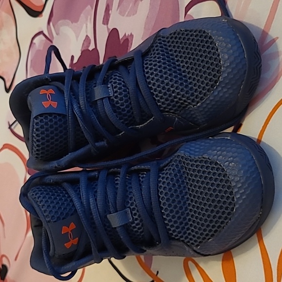 SOLD Under Armour Basketball Shoes Size 2 Y Blue - Picture 2 of 7